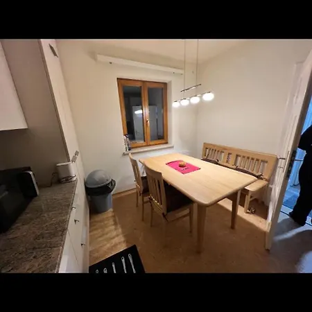 La Haus Fuer Monteure, Arbeiter, Pendler, Ganzes Haus Mit Garten, 5 Apartment