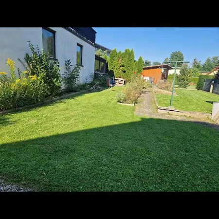 Apartment La Haus Fuer Monteure, Arbeiter, Pendler, Ganzes Haus Mit Garten, 5 *
