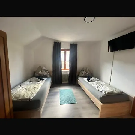 La Haus Fuer Monteure, Arbeiter, Pendler, Ganzes Haus Mit Garten, 5 *