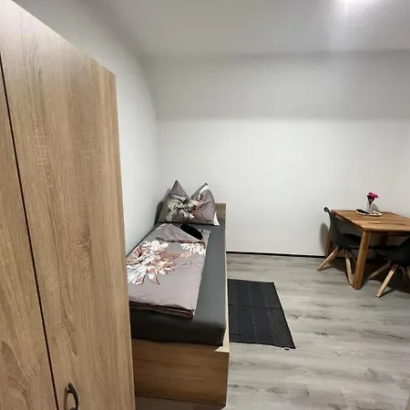 La Haus Fuer Monteure, Arbeiter, Pendler, Ganzes Haus Mit Garten, 5 Διαμέρισμα Λεόμπεν