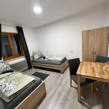 La Haus Fuer Monteure, Arbeiter, Pendler, Ganzes Haus Mit Garten, 5 * Leoben (Styria)