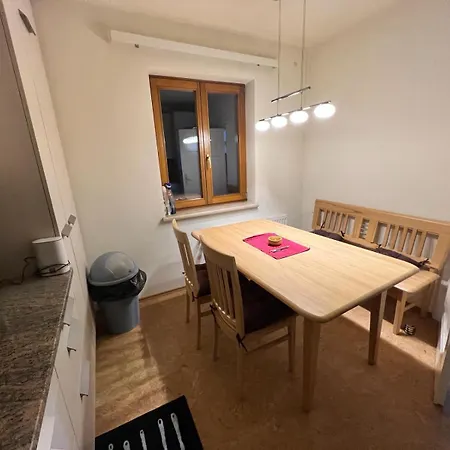 La Haus Fuer Monteure, Arbeiter, Pendler, Ganzes Haus Mit Garten, 5 Apartamento Leoben (Styria)